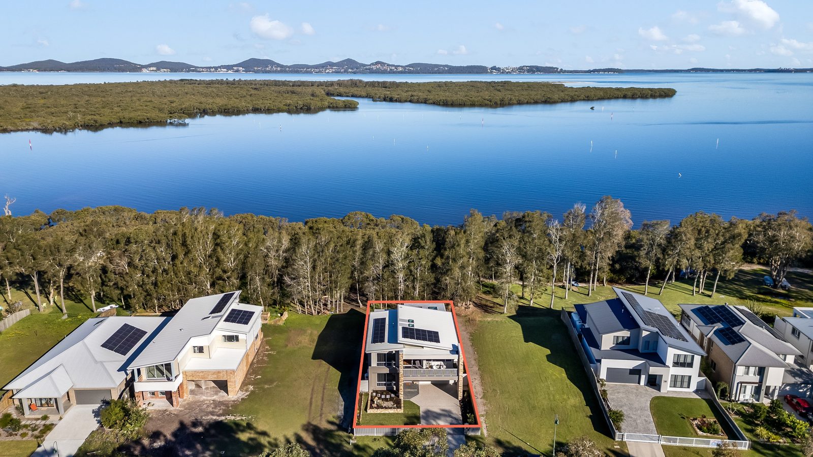 Aerial view of Drift at Tea Gardens showing the property position on the Myall River